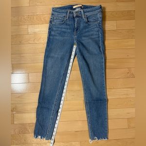 Joe’s Jeans The Icon Mid Rise Skinny Crop